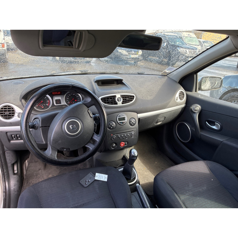 Attache ceinture arriere droit RENAULT CLIO 3 Photo n°8