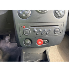 Attache ceinture arriere droit RENAULT CLIO 3