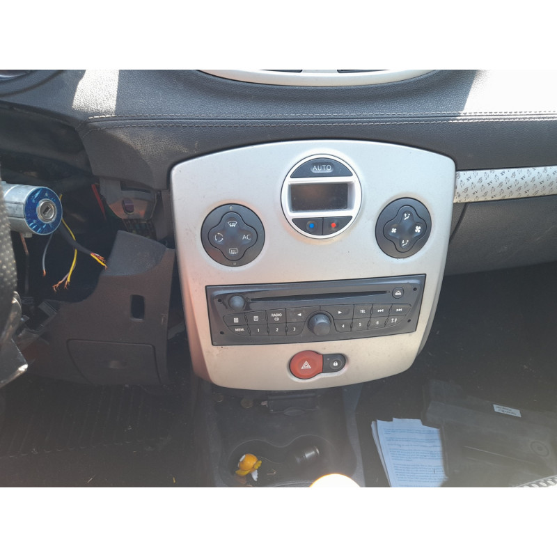 Attache ceinture arriere gauche RENAULT CLIO 3 Photo n°13