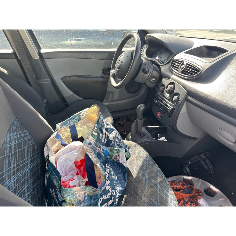 Attache ceinture arriere droit RENAULT CLIO 3 Photo n°15