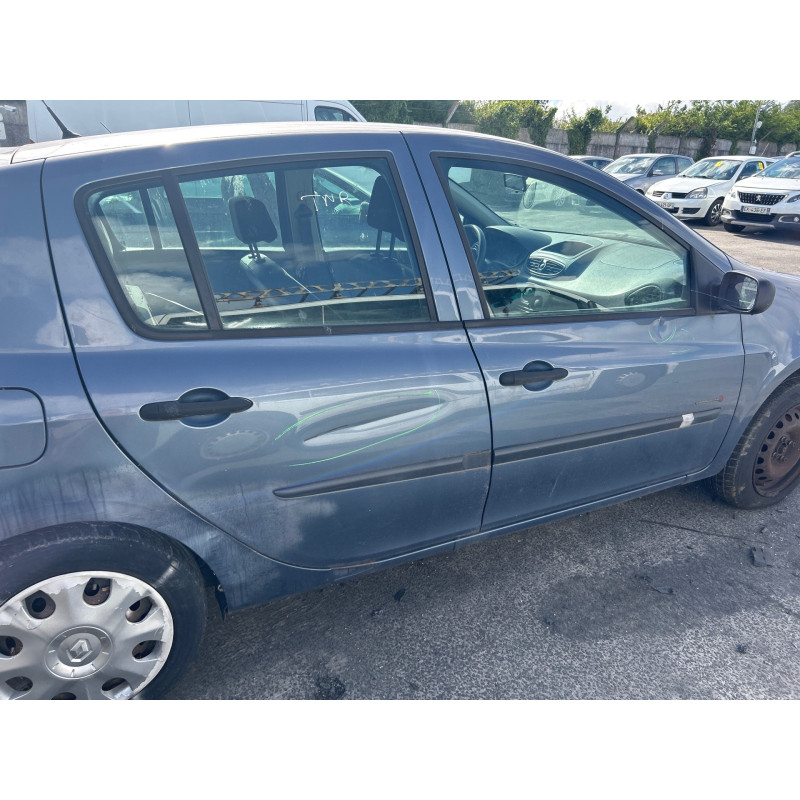 Attache ceinture arriere droit RENAULT CLIO 3 Photo n°17