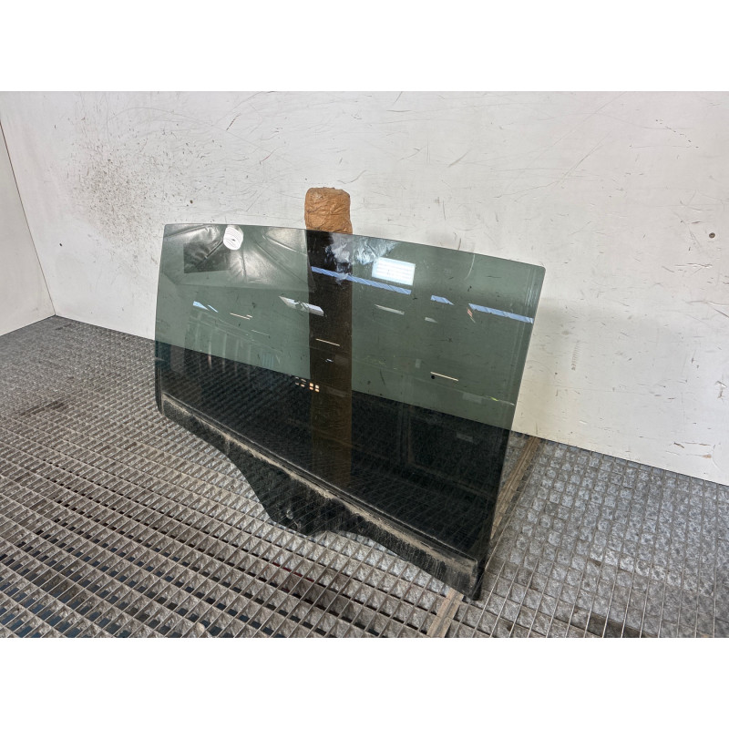 Vitre arriere droit FORD FOCUS 4 Photo n°1