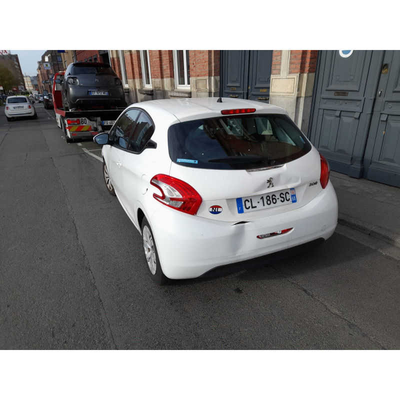 Vitre avant gauche PEUGEOT 208 1 Photo n°7
