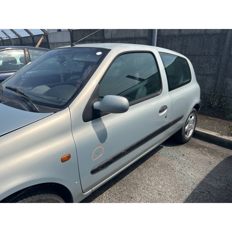 Vitre avant droit RENAULT CLIO 2 Photo n°6