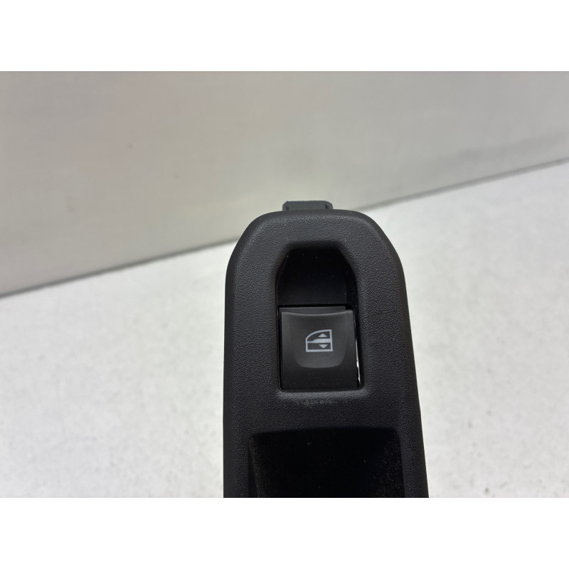 Interrupteur de leve vitre arriere gauche DACIA DUSTER 2 Photo n°4