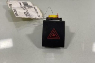Bouton de warning SKODA ROOMSTER Photo n°1