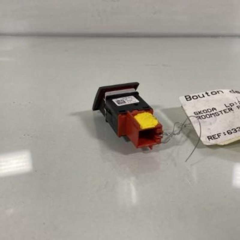 Bouton de warning SKODA ROOMSTER Photo n°3