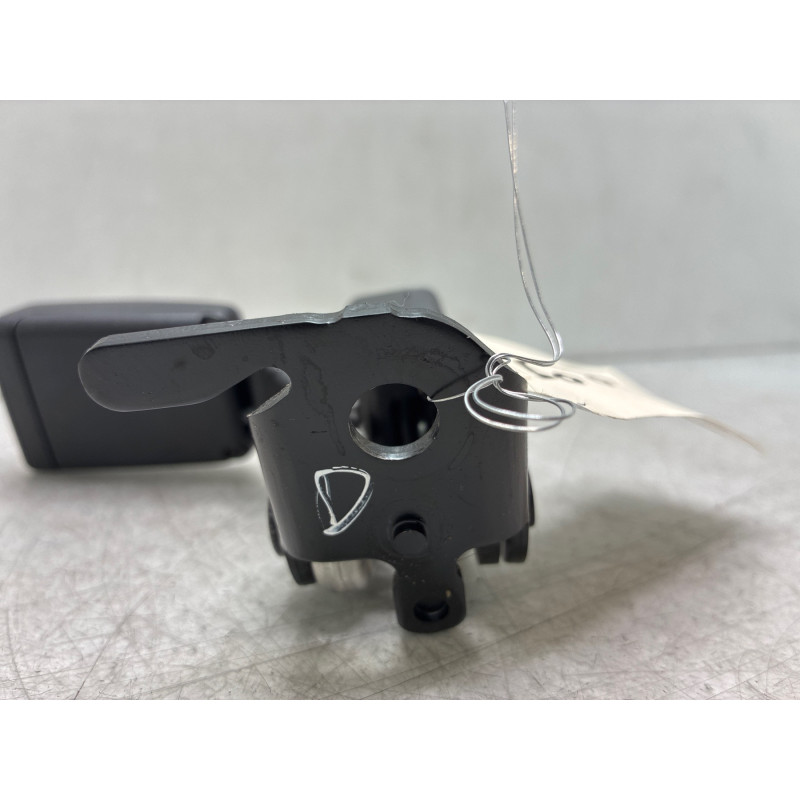 Attache ceinture arriere droit PEUGEOT 2008 1 Photo n°1