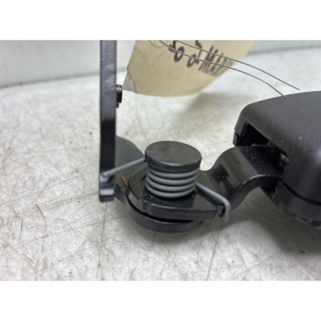 Attache ceinture arriere gauche PEUGEOT 2008 1