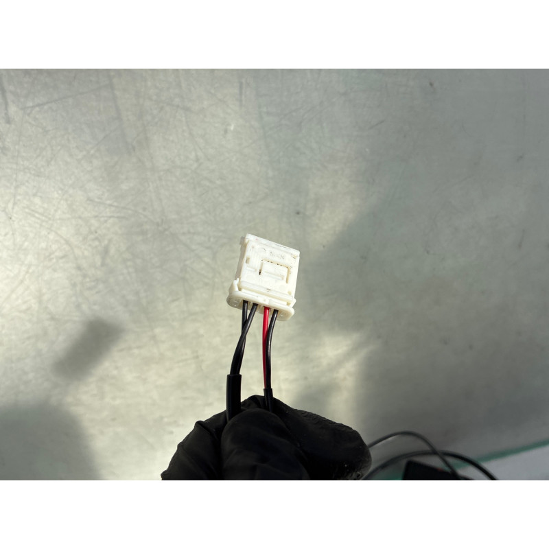 Attache ceinture arriere droit PEUGEOT 3008 1 Photo n°1