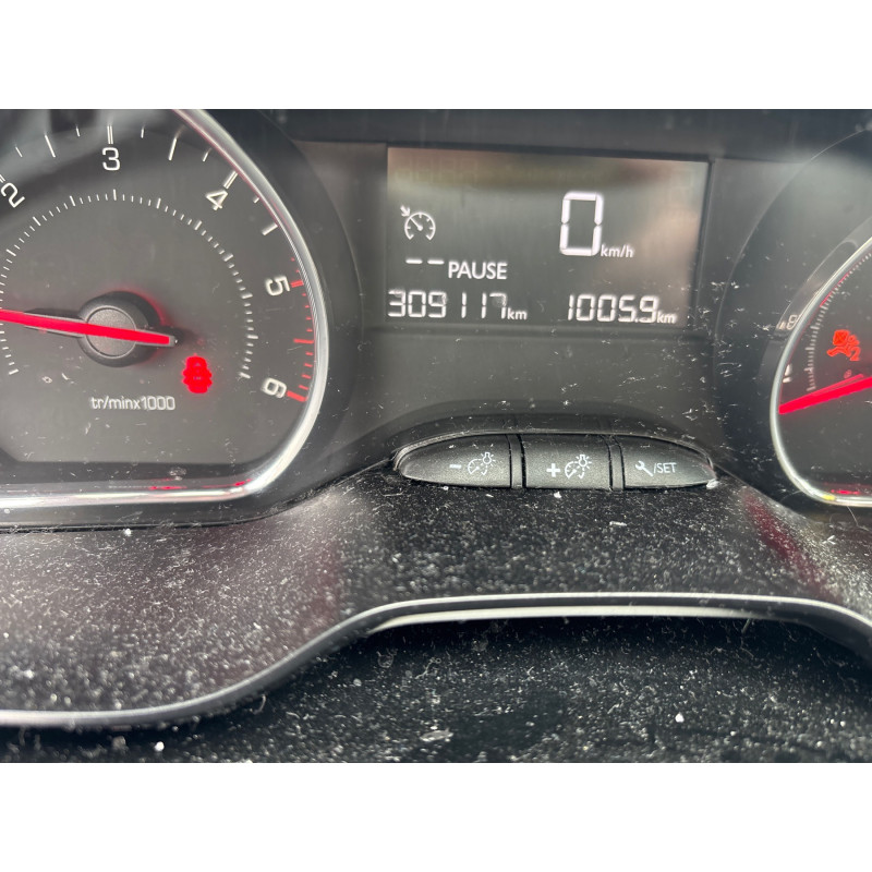 Triangle avant gauche PEUGEOT 208 1 Photo n°1