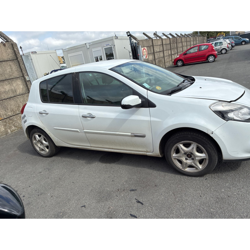 Capot RENAULT CLIO 3 Photo n°15