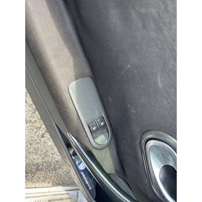 Leve vitre electrique avant gauche RENAULT MEGANE 2 Photo n°16