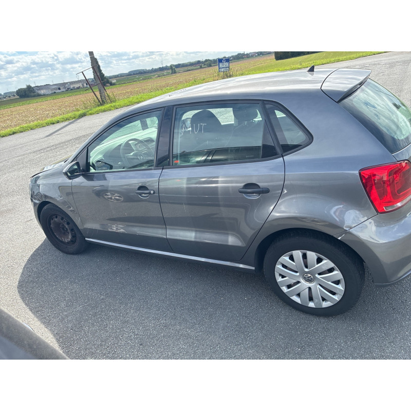 VOLKSWAGEN POLO 5 PHASE 1 1.2i - 12V Photo n°1