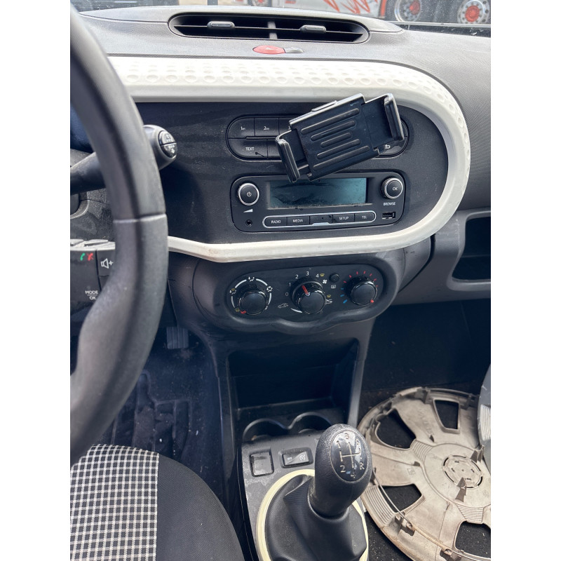 RENAULT TWINGO 3 PHASE 1 1.0i - 12V SCE 70 Photo n°9