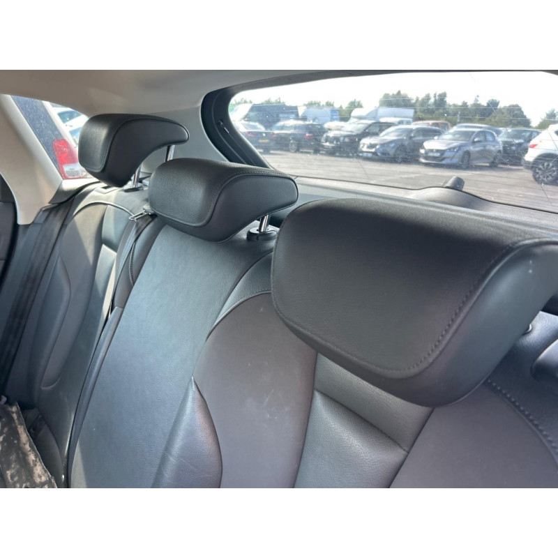 AUDI A3 3 SPORTBACK PHASE 2 2.0 TDI - 16V TURBO Photo n°22
