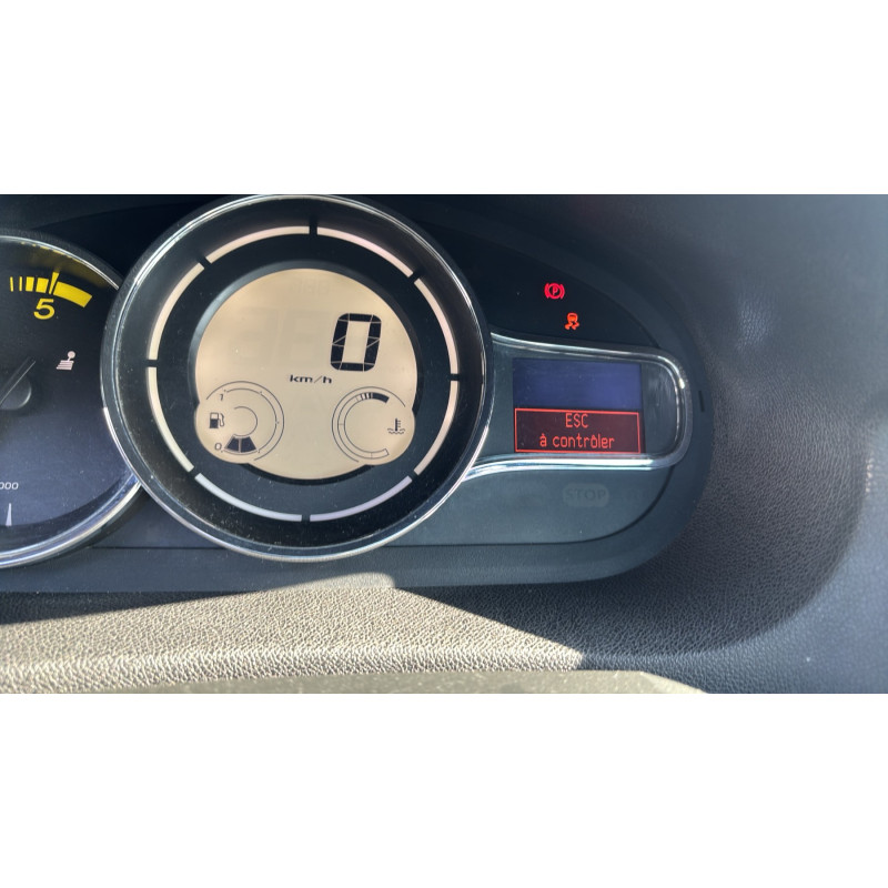 RENAULT MEGANE 3 PHASE 1 CABRIOLET 1.5 DCI - 8V TURBO Photo n°31