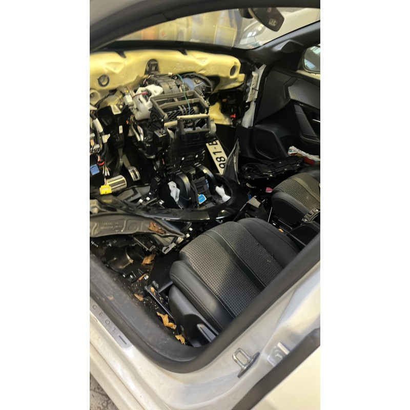 PEUGEOT 208 2 PHASE 1 1.2 PURETECH - 12V TURBO Photo n°5