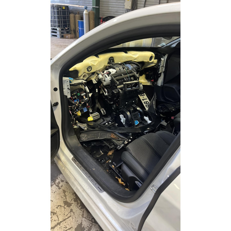 PEUGEOT 208 2 PHASE 1 1.2 PURETECH - 12V TURBO Photo n°9