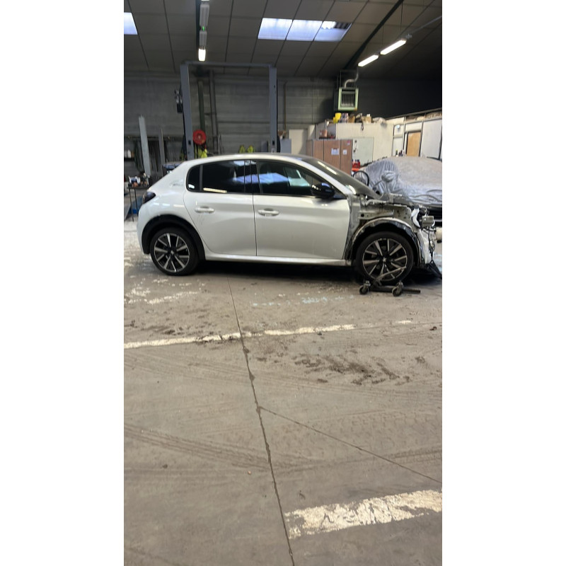 PEUGEOT 208 2 PHASE 1 1.2 PURETECH - 12V TURBO Photo n°11