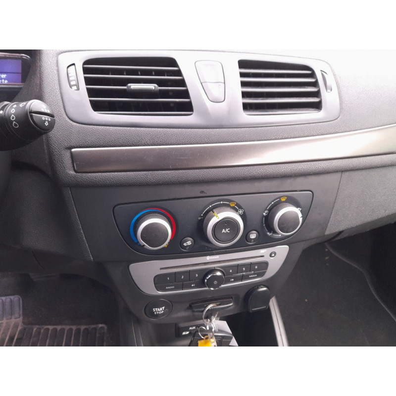 RENAULT MEGANE 3 PHASE 3 1.5 DCI - 8V TURBO Photo n°9