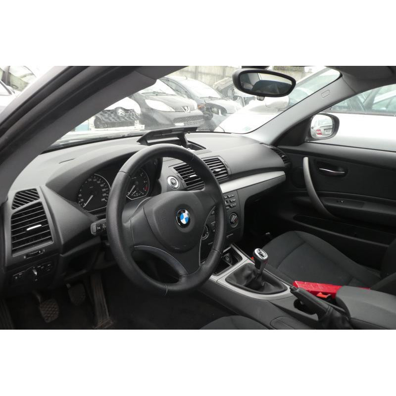 BMW SERIE 1 E81 116i 2.0i - 16V Photo n°3