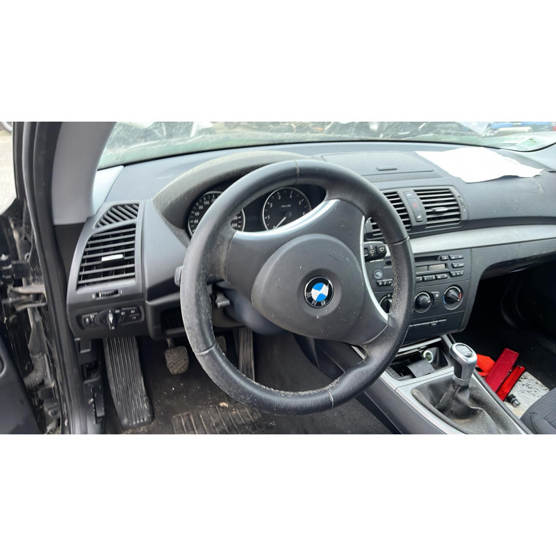 BMW SERIE 1 E81 116i 2.0i - 16V Photo n°7