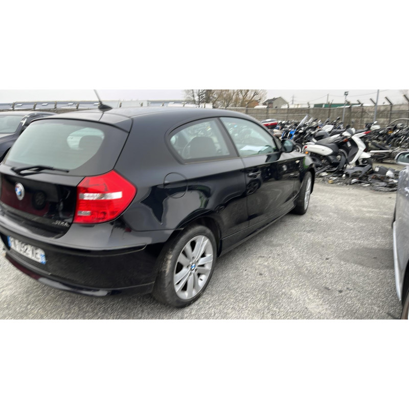 BMW SERIE 1 E81 116i 2.0i - 16V Photo n°8