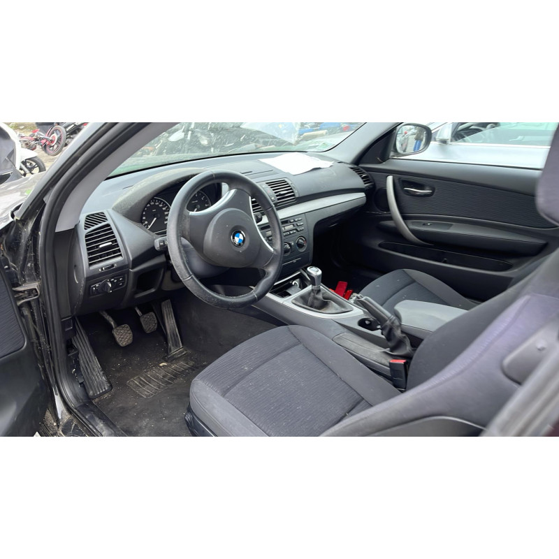 BMW SERIE 1 E81 116i 2.0i - 16V Photo n°10