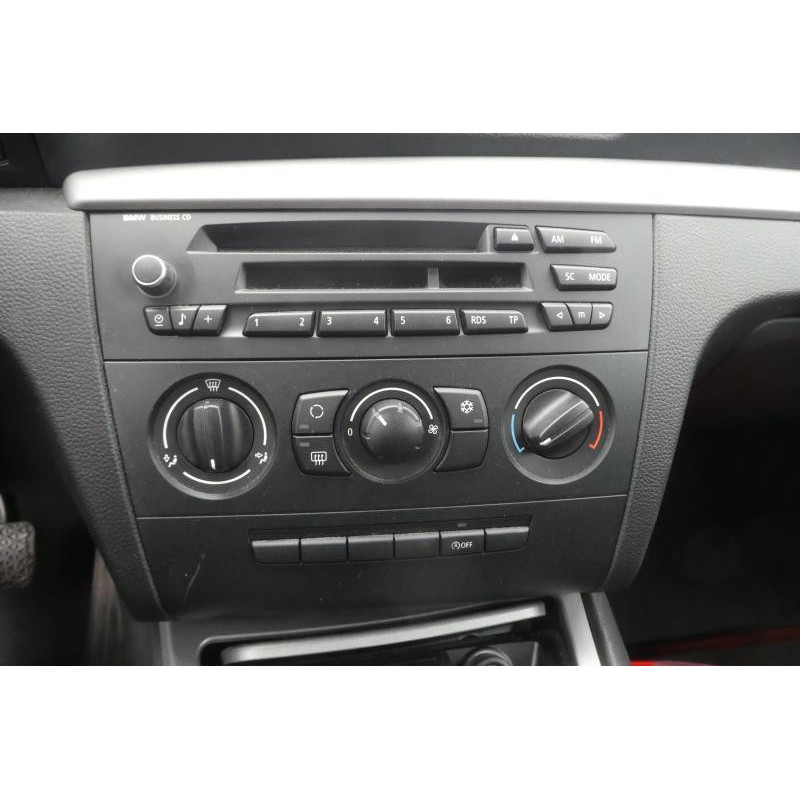 BMW SERIE 1 E81 116i 2.0i - 16V Photo n°13