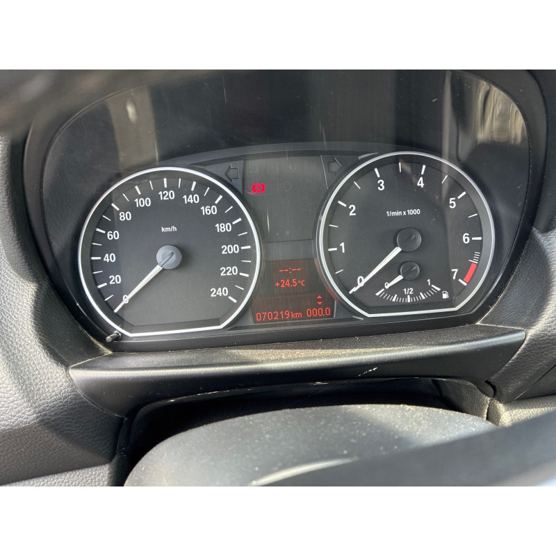 BMW SERIE 1 E81 116i 2.0i - 16V Photo n°22