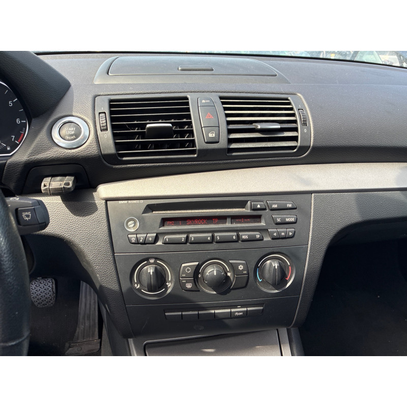 BMW SERIE 1 E81 116i 2.0i - 16V Photo n°23