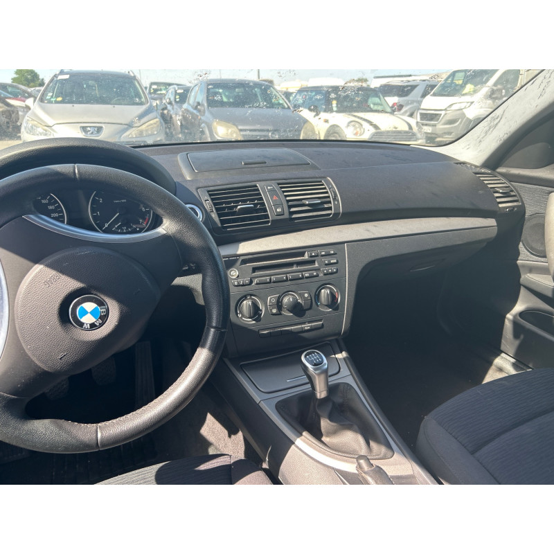BMW SERIE 1 E81 116i 2.0i - 16V Photo n°29