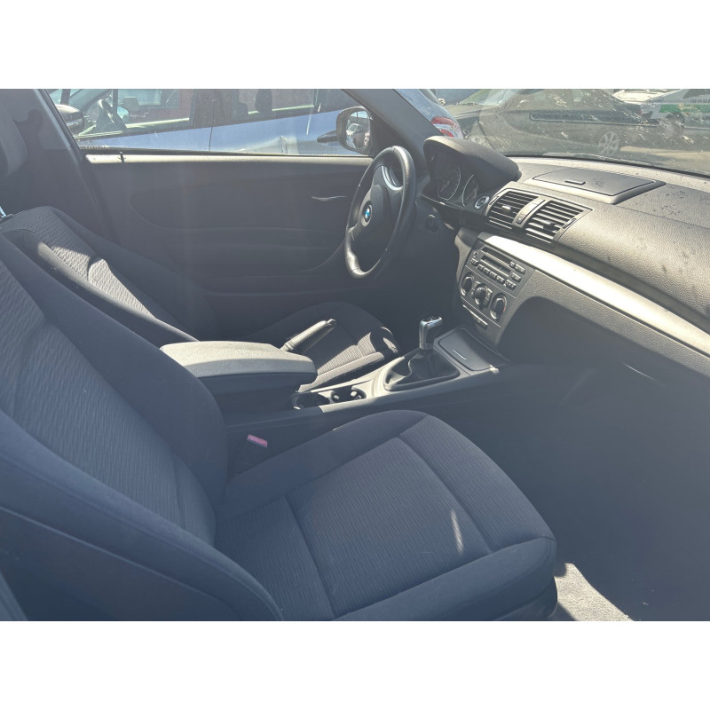 BMW SERIE 1 E81 116i 2.0i - 16V Photo n°41