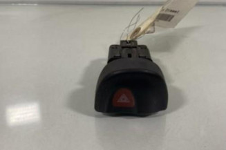 Bouton de warning RENAULT MEGANE 1 Photo n°1