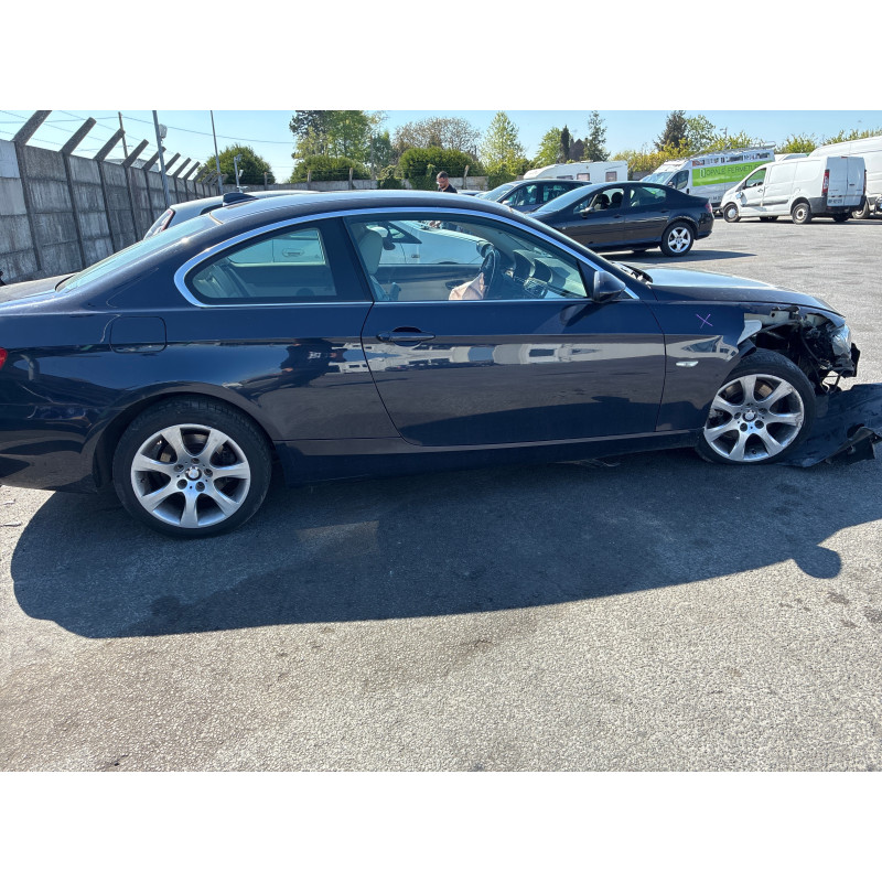 BMW SERIE 3 E92 COUPE PHASE 1 325ci 2.5i - 24V L6 Photo n°6