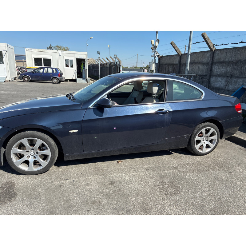 BMW SERIE 3 E92 COUPE PHASE 1 325ci 2.5i - 24V L6 Photo n°8