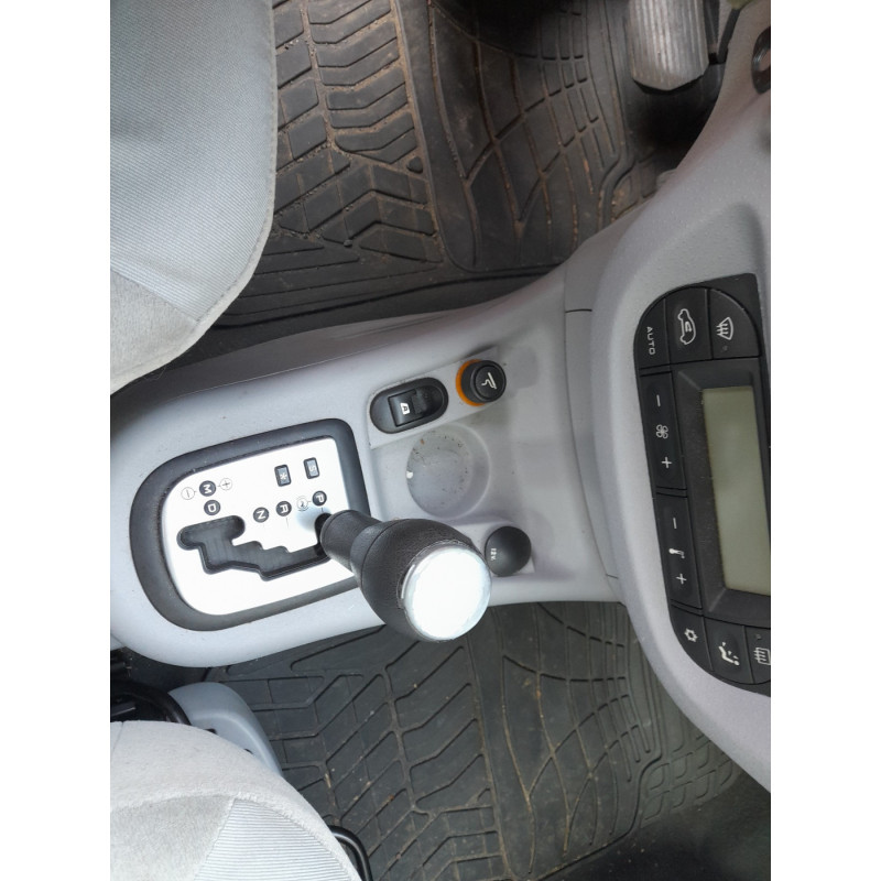 CITROEN C3 1 PHASE 1 1.4i - 8V Photo n°7