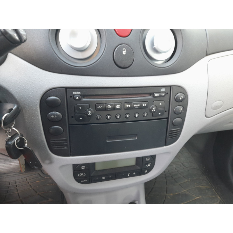 CITROEN C3 1 PHASE 1 1.4i - 8V Photo n°8