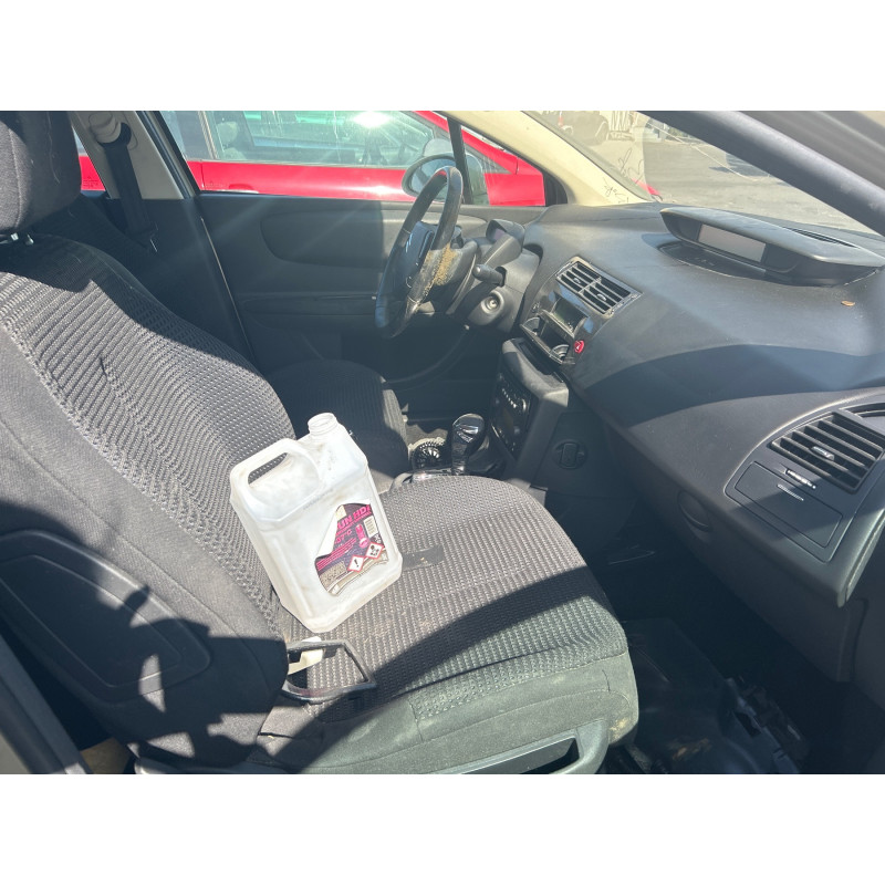 CITROEN C4 1 PHASE 1 1.6i - 16V Photo n°17