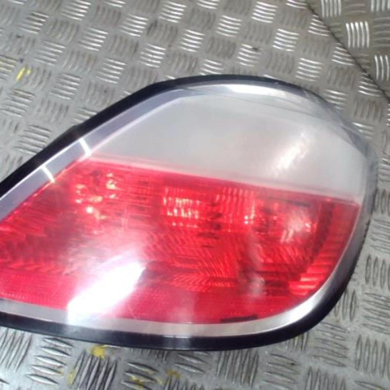 Feu arriere principal droit (feux) OPEL ASTRA H Photo n°1
