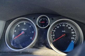 Poignee porte avant droit OPEL ZAFIRA B