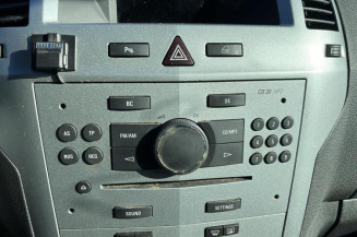Poignee porte avant droit OPEL ZAFIRA B