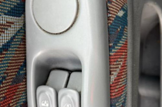 Interrupteur de leve vitre avant gauche RENAULT TWINGO 1