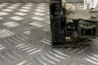 Serrure avant droit RENAULT CLIO 1