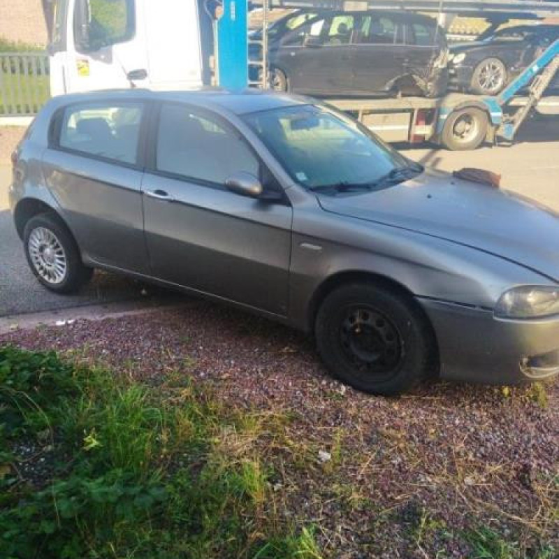 Feu arriere secondaire gauche (feux) ALFA ROMEO 147 Photo n°4