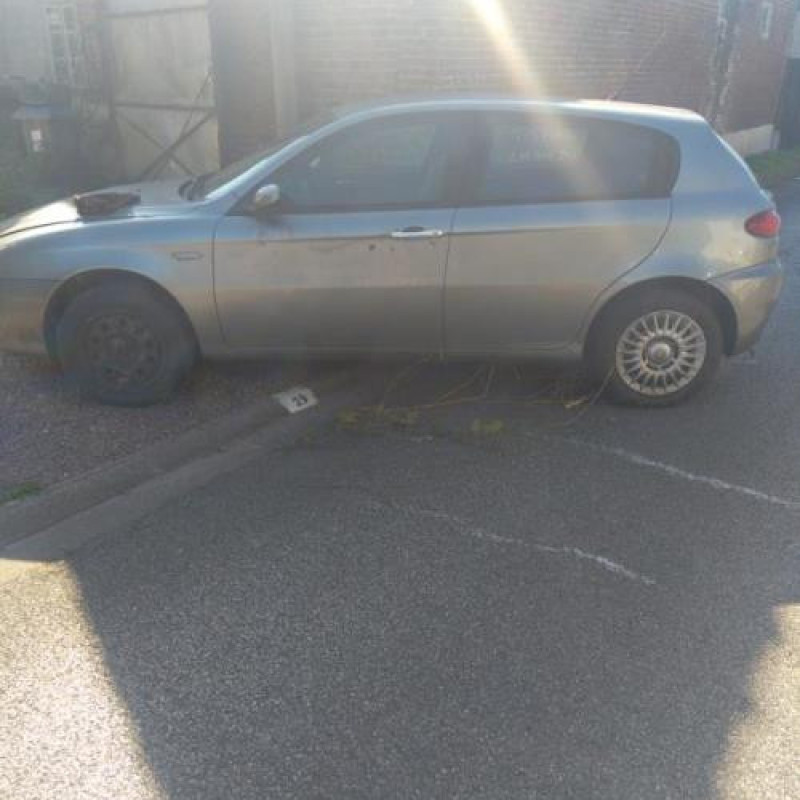 Feu arriere secondaire gauche (feux) ALFA ROMEO 147 Photo n°6