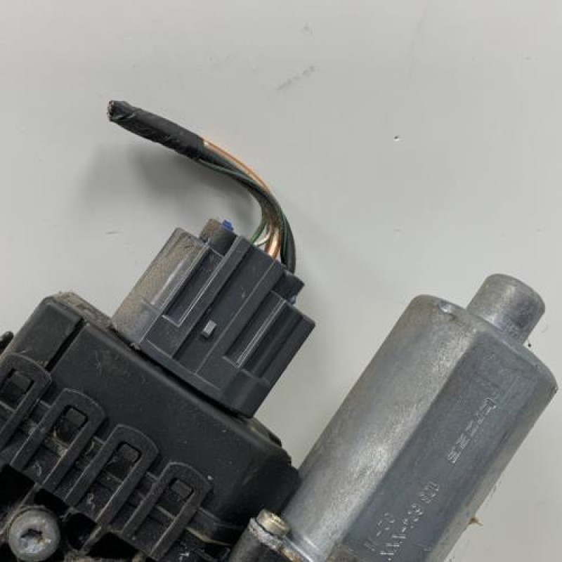 Leve vitre electrique avant droit FORD FOCUS 1 Photo n°2