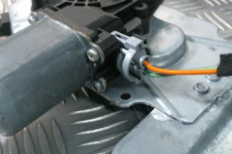 Leve vitre electrique avant gauche RENAULT CLIO 3