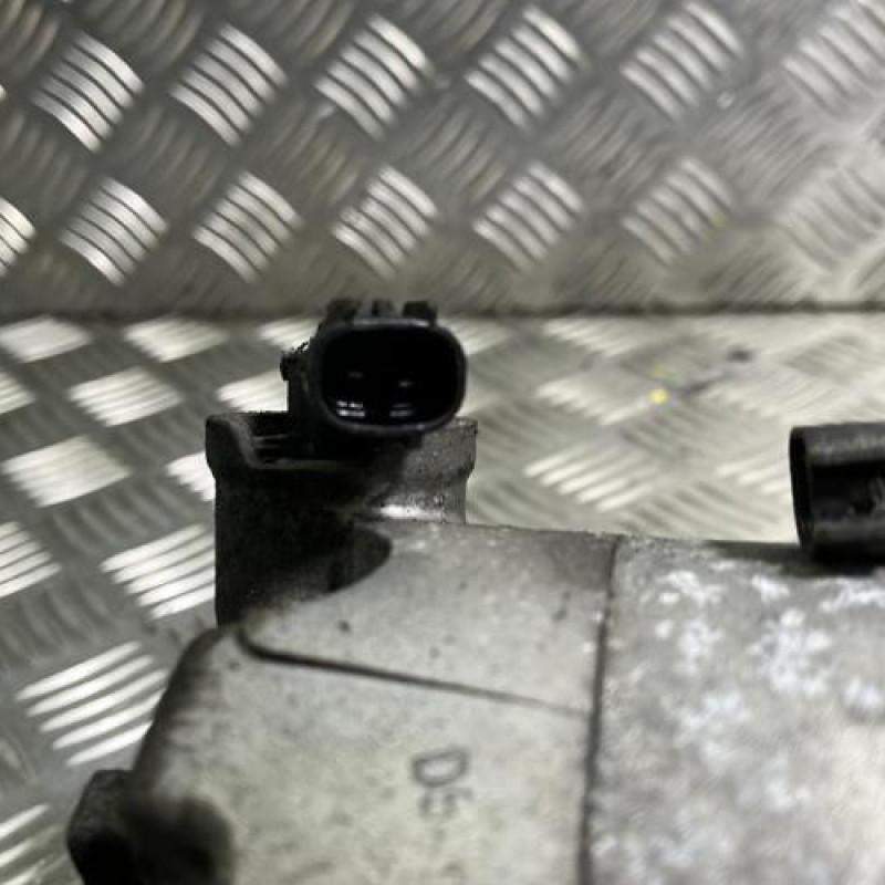 Compresseur clim FORD FOCUS 3 Photo n°4